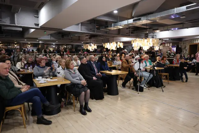 Премиерата на „Цвете от куршуми“ препълни „Перото“ в НДК (ВИДЕО)