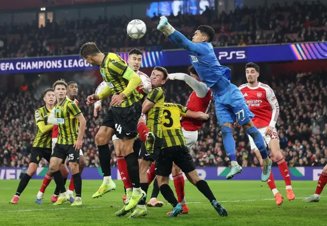 Арсенал сгъна Лийдс и се върна към победите в Премиър лийг