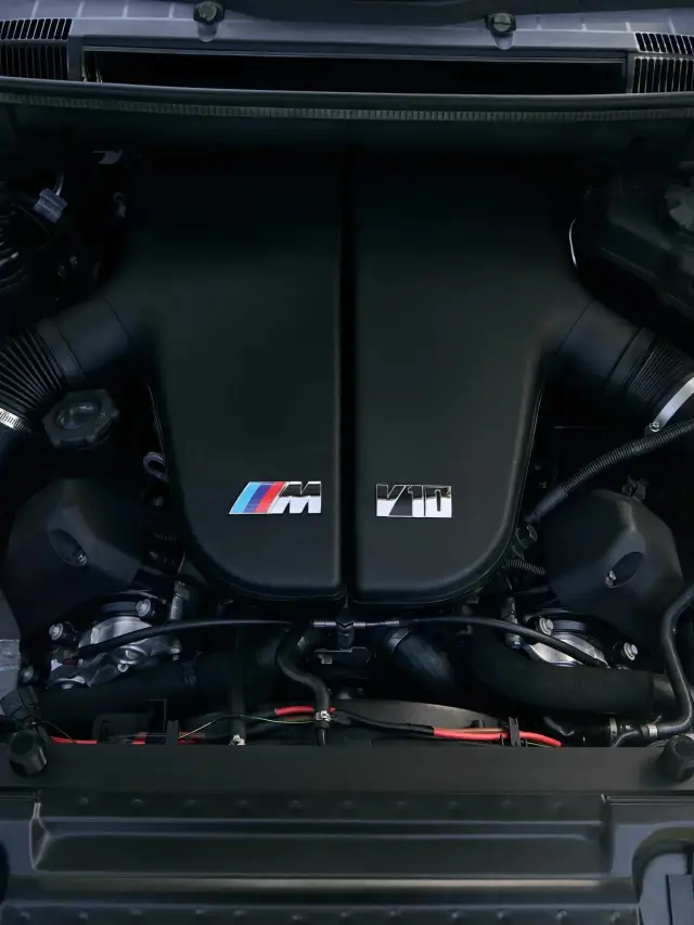 BMW и Kith създадоха единственото X5 с V10 и механична трансмисия