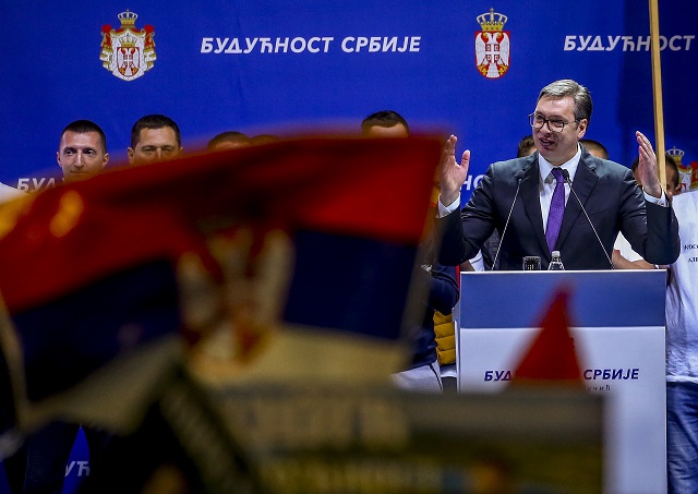 Сърбия отново отказа да заспи (СНИМКИ)