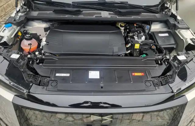 Тествахме най-скъпата френска кола (без да броим Bugatti)