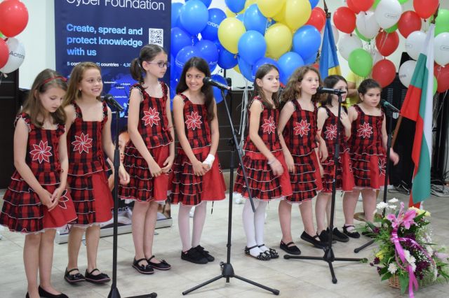 Украински деца показаха мечтите си в изложба