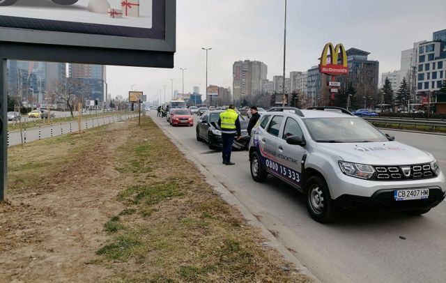 Верижна катастрофа затрудни движението по "Цариградско шосе" в София