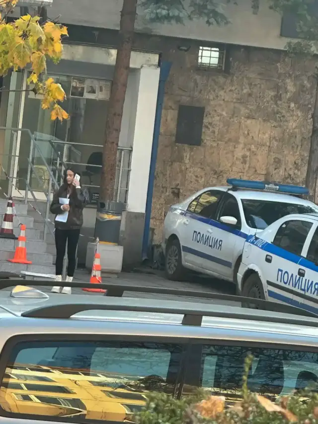 Арестуваха младата поп фолк певица Мирела след бурен скандал (СНИМКИ) | ФАКТИ.БГ - 3 Арестуваха младата поп фолк певица Мирела след бурен скандал (СНИМКИ) - 3