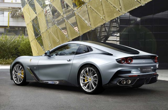 Ferrari показа ексклузивен суперкар с V12