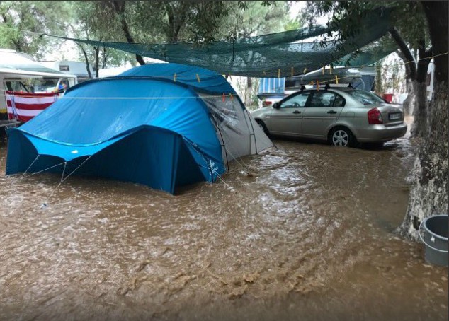 Бури и наводнения в Гърция (ВИДЕО)