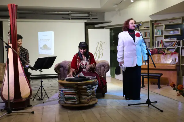 Катя Зографова: Оля Ал-Ахмед притежава седмата функция на езика | ФАКТИ.БГ Катя Зографова: Оля Ал-Ахмед притежава седмата функция на езика