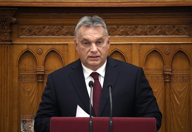 Орбан: Унгария просто си пази границите