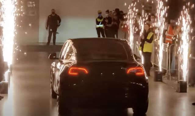 Tesla официално стартира производството на коли в Европа (ВИДЕО)