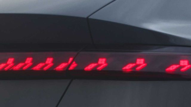 Audi показа силуета на новото А6 комби