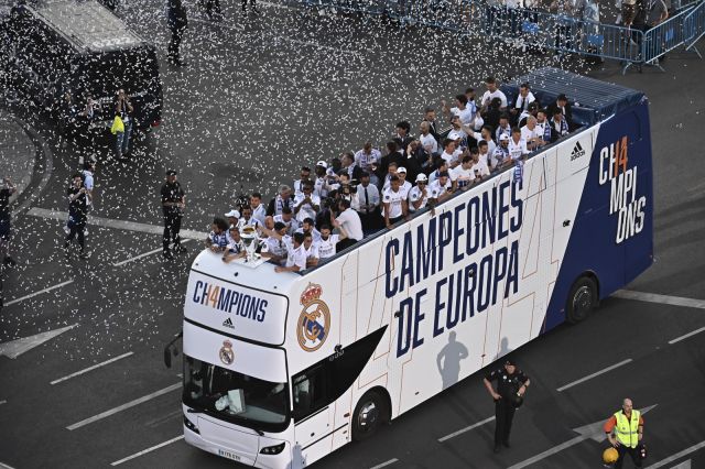 Хиляди празнуваха триумфа в Шампионската лига с Реал в Мадрид (ВИДЕО)