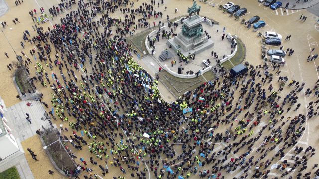 Вижте протеста на служителите в МВР отвисоко (СНИМКИ)