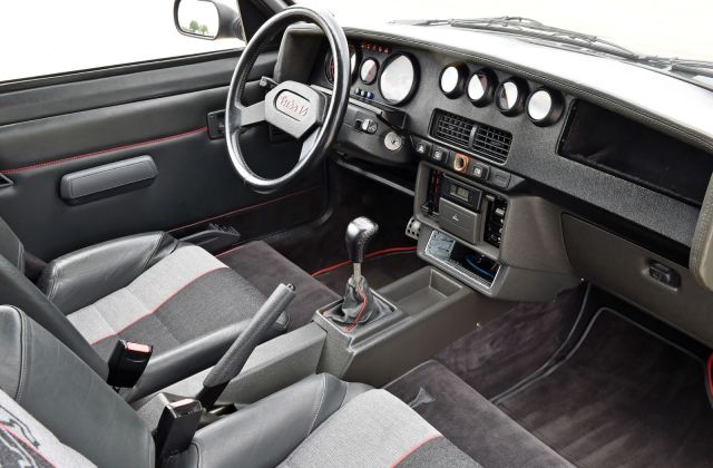 Peugeot 205 T16: Средно разположен двигател, 4х4 и 200 конски сили