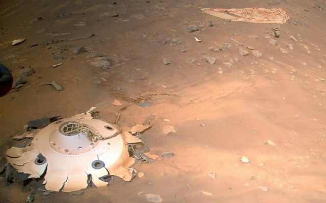 НАСА показа снимки на катастрофиралия кораб на Марс