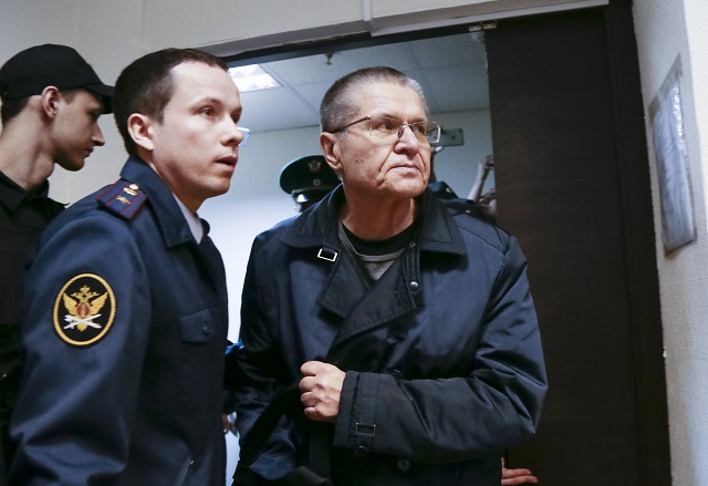 Бивш руски министър отива в затвора (СНИМКИ)