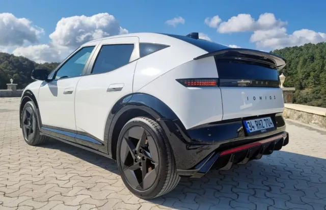 Първи тест и БГ цени на новия Hyundai Ioniq 3