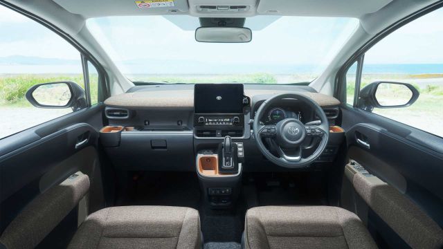Toyota Sienta дебютира като модерната Fiat Multipla