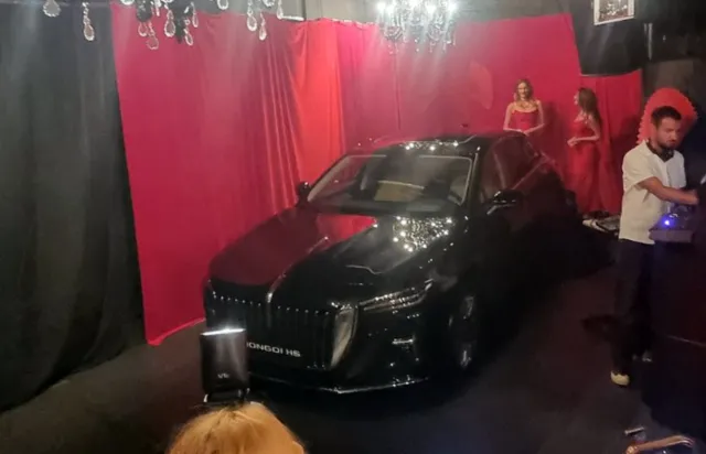 Китайският Rolls-Royce стъпи и у нас (вижте и на какви цени) | ФАКТИ.БГ Китайският Rolls-Royce стъпи и у нас (вижте и на какви цени)