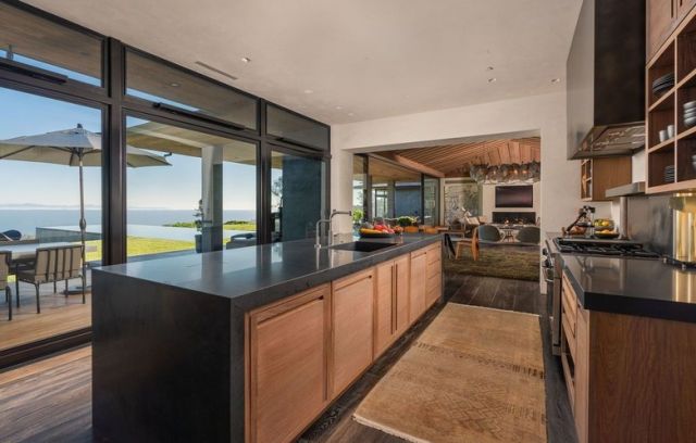  Супер звезда завоюва 6 млн. USD от парцела си (СНИМКИ) 