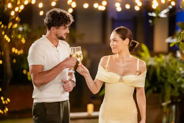 Изкусителката Санта Китана получи шанс от Стоян да остане в "Ергенът" (СНИМКИ+ВИДЕО)