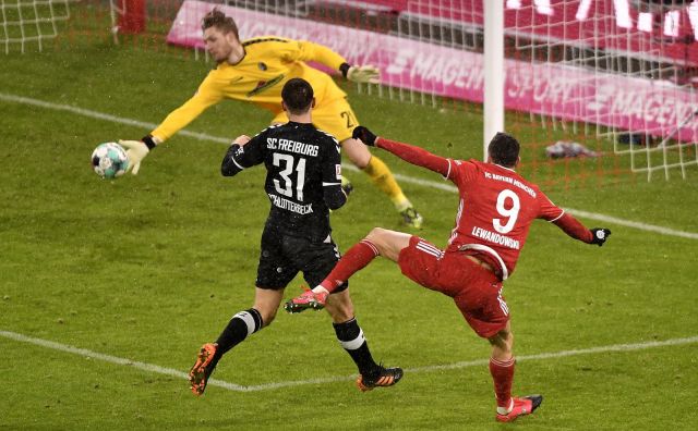  Байерн Мюнхен завоюва мъчно против Фрайбург 