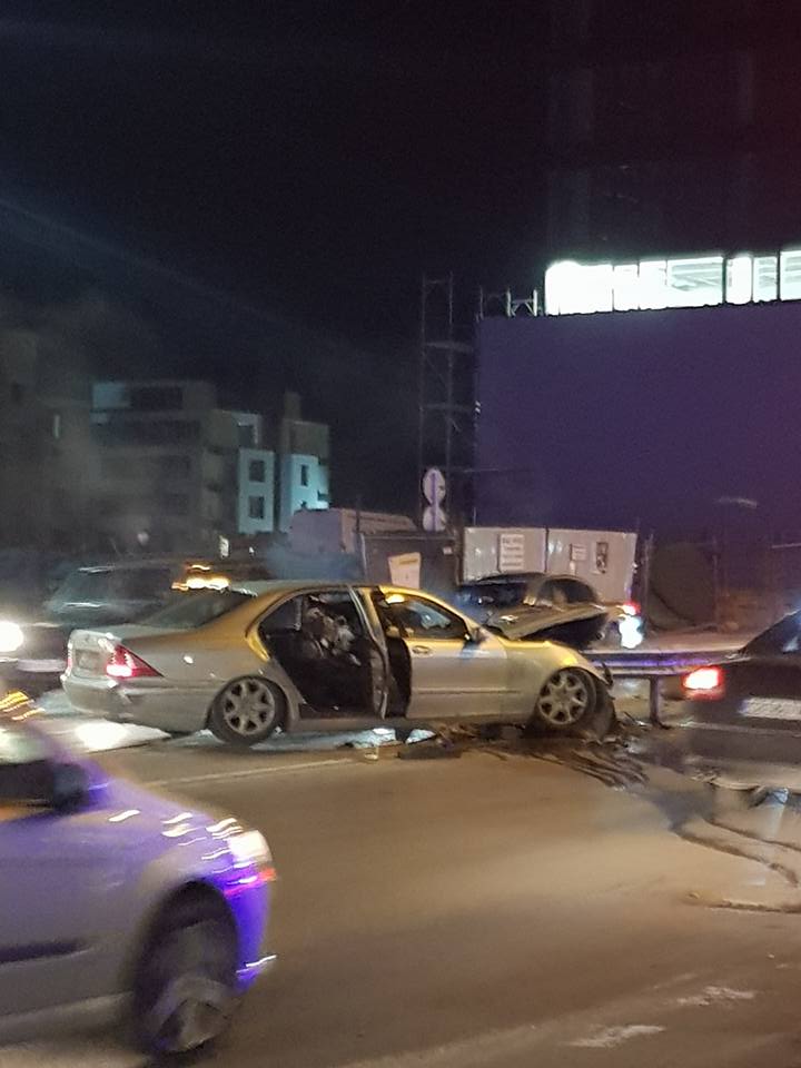 Лек автомобил се разби в мантинела на "Симеоновско шосе" в София