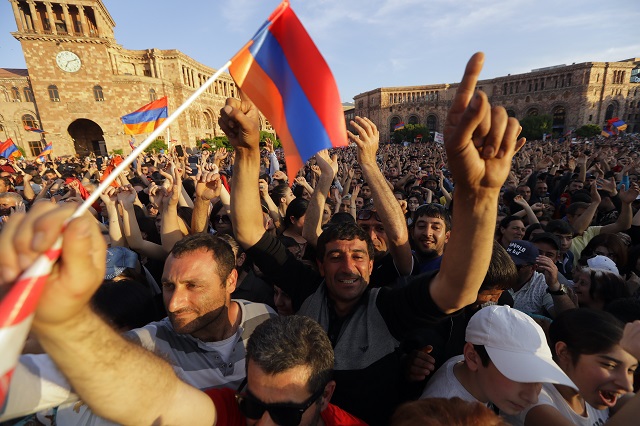 Революцията в Армения победи (СНИМКИ)