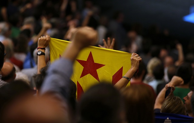 Оставки и заплахи преди референдума в Каталуния (СНИМКИ)
