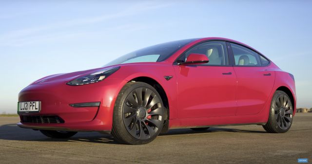 Може ли Tesla Model 3 да победи Audi RS3? (ВИДЕО)