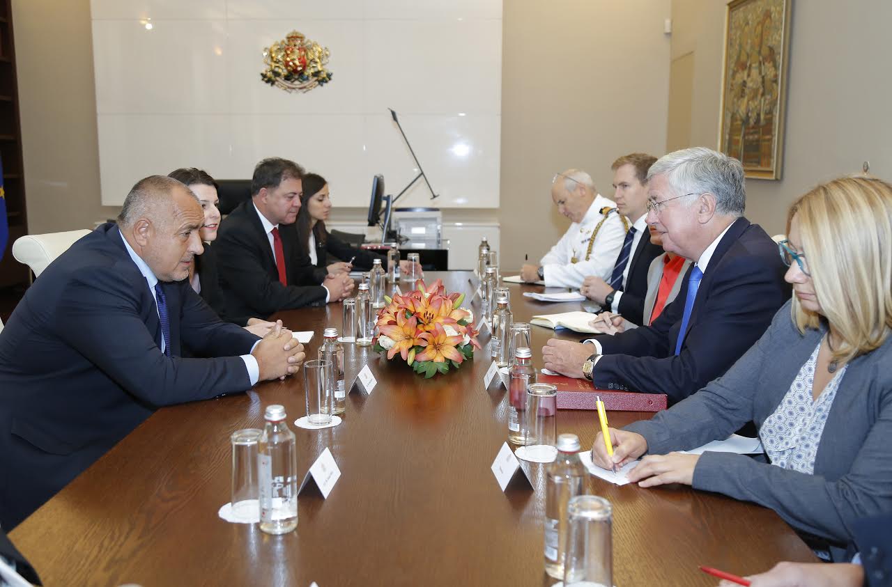 Борисов и Фалън обсъдиха бежанския проблем
