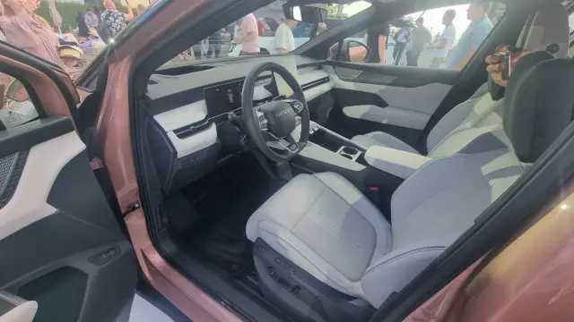 Запознаваме ви първи с новия флагман на Skoda (ВИДЕО)