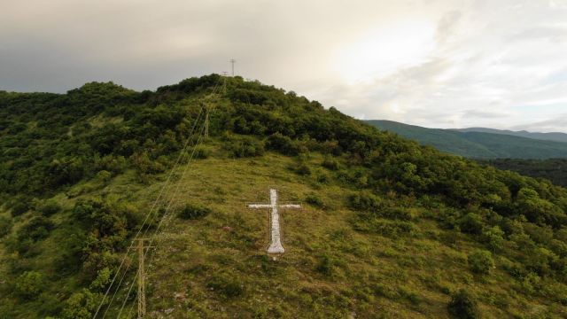 28-метров кръст светна над Марково