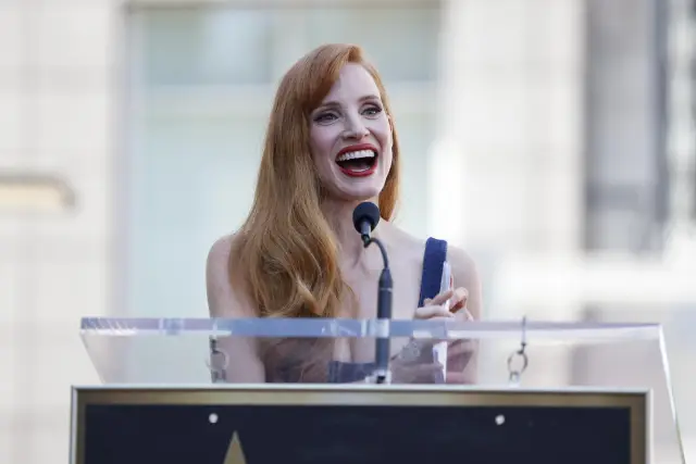 Джесика Частейн получи звезда на Алеята на славата (СНИМКИ)