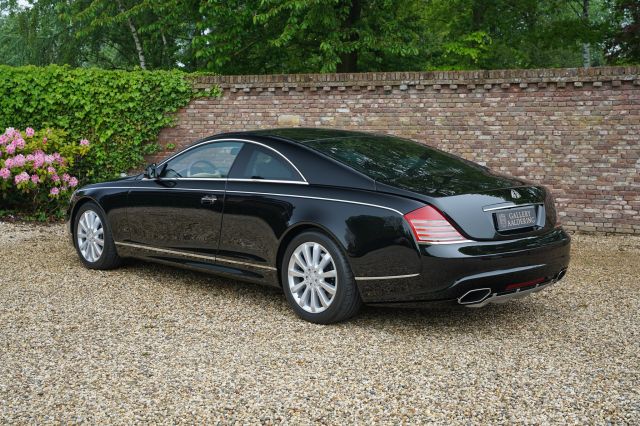  Продава се един от осемте Maybach-а с две порти 