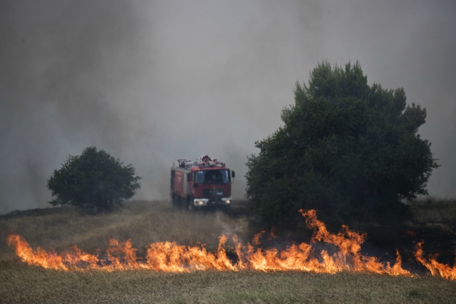 В Гърция е страшно! Огънят няма удържане