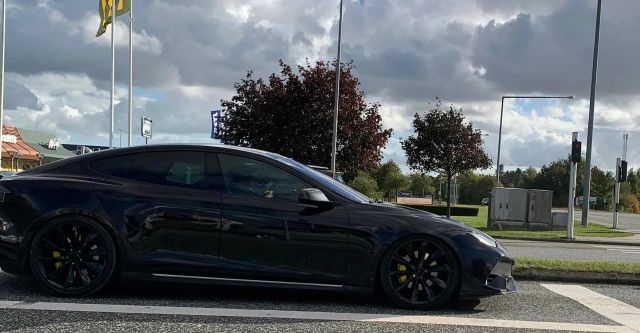 Tesla с предница на Lamborghini изглежда изненадващо добре