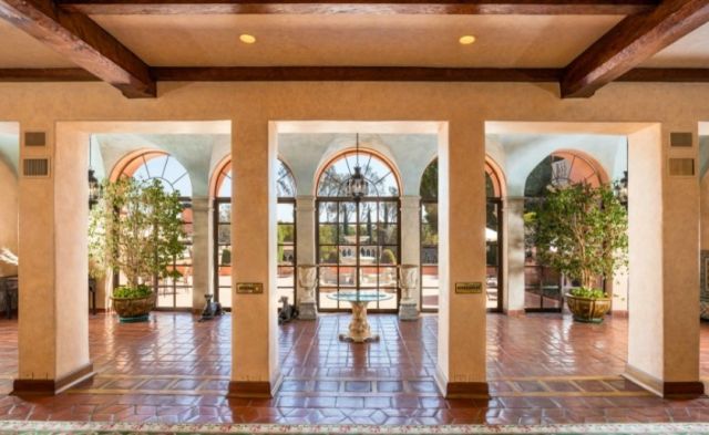  Продават известно имение с 54% отстъпка (СНИМКИ) 