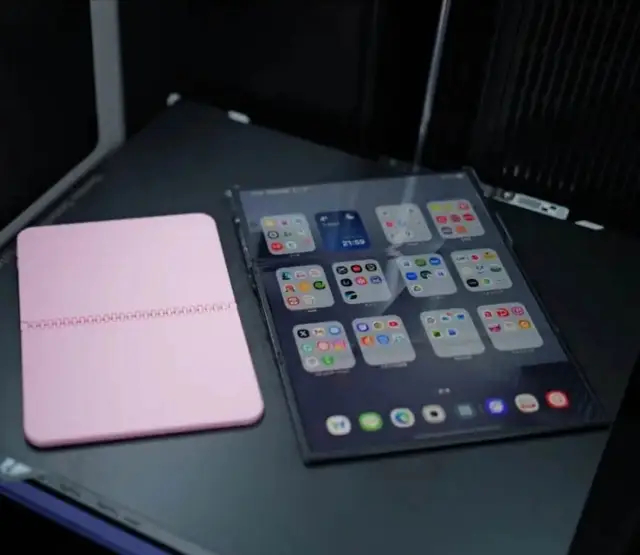 Появиха се първи макети на сгъваемия iPhone