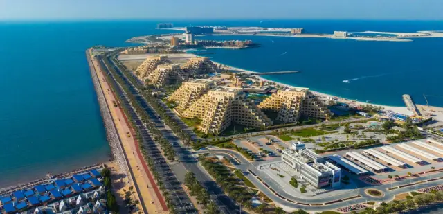 Емирството, което ще засенчи Дубай (СНИМКИ)