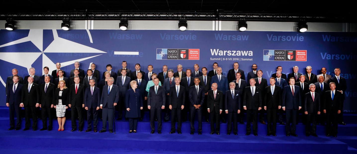 Лидерите на НАТО (СНИМКИ)
