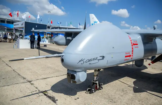 Франция и Израел преплетоха щпаги на най-голямото авиационно ревю (СНИМКИ)