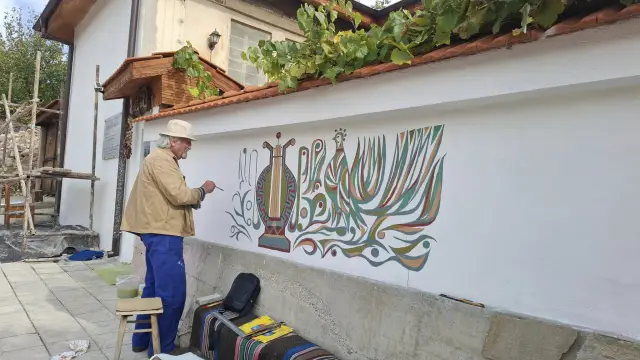  За Деня на будителите: Христо Панев рисува дома на поетесата Ваня Петкова 