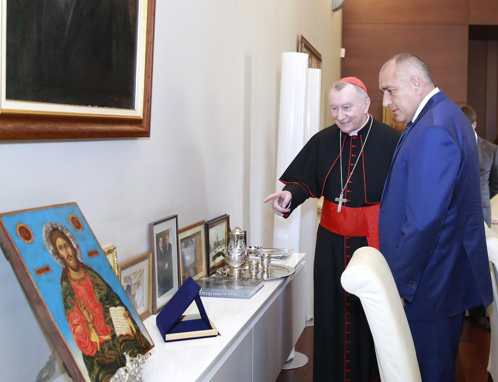 Посещението на Паролин не означава, че и папата ще посети страната ни