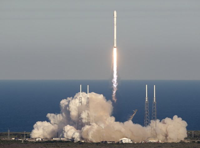 SpaceX изстреля телескоп, който ще търси извънземни