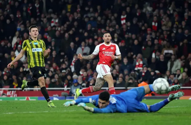 Арсенал сгъна Лийдс и се върна към победите в Премиър лийг