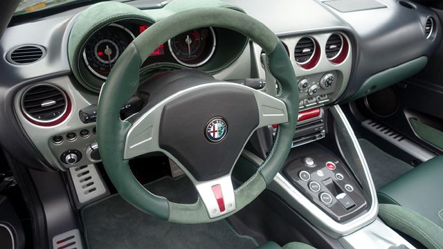 Продава се една от седемте "летящи чинии" на Alfa Romeo
