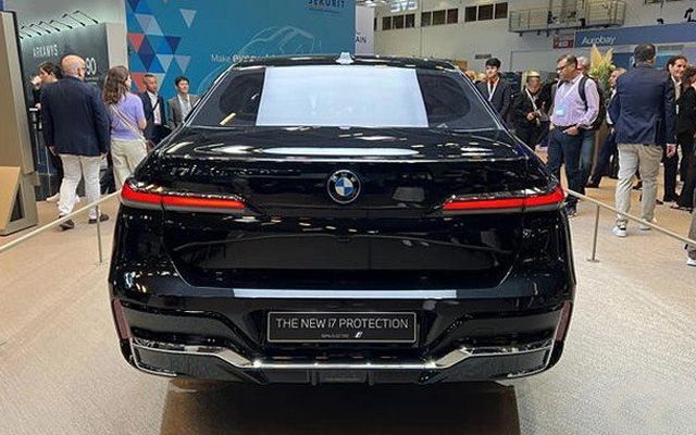  BMW пусна първата в света бронирана електрическа кола с пробег от съвсем 400 км - 3 