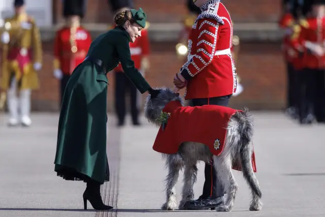 Кейт Мидълтън отбеляза Деня на Св. Патрик в изцяло зелен тоалет (СНИМКИ)