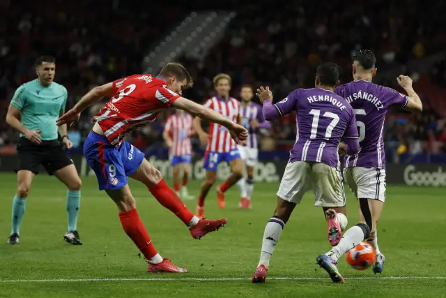 Дубъл на Хулиан Алварес донесе поврат и победа на Атлетико против последния 