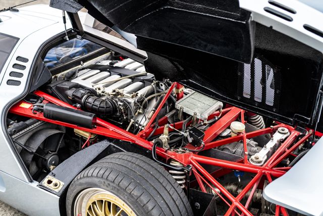  Единствената Isdera Commendatore 112i ще бъде препоръчана на търг 